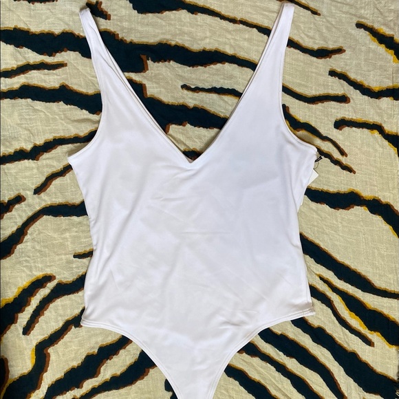 LEITH // Double V Tank - Picture 1 of 2